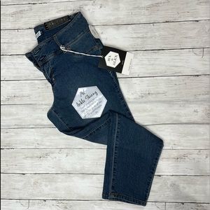 NWT Woman’s Capri Jeans Size 12 Petite